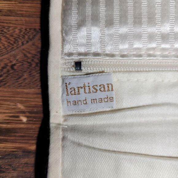 L'artisan du Liban Handmade Cosmetic Bag 8.5" x 5" Cream Colored and Silky - Picture 5 of 6